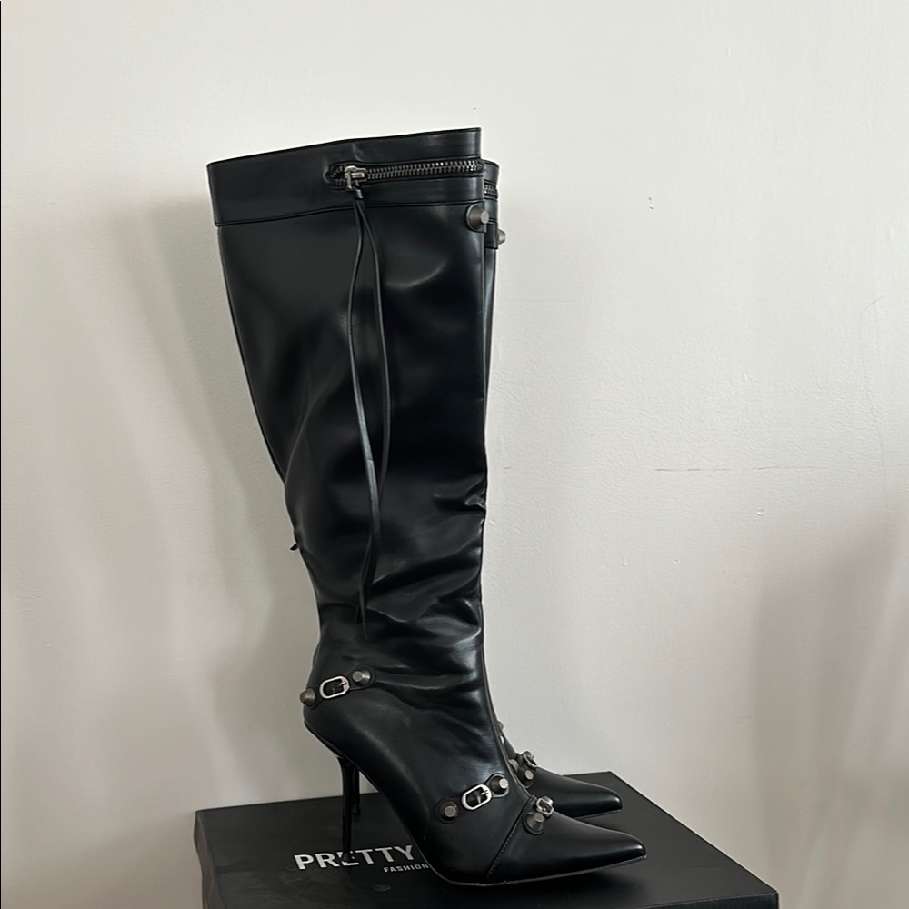 PrettyLittleThing Black Knee-High Leather Boots
